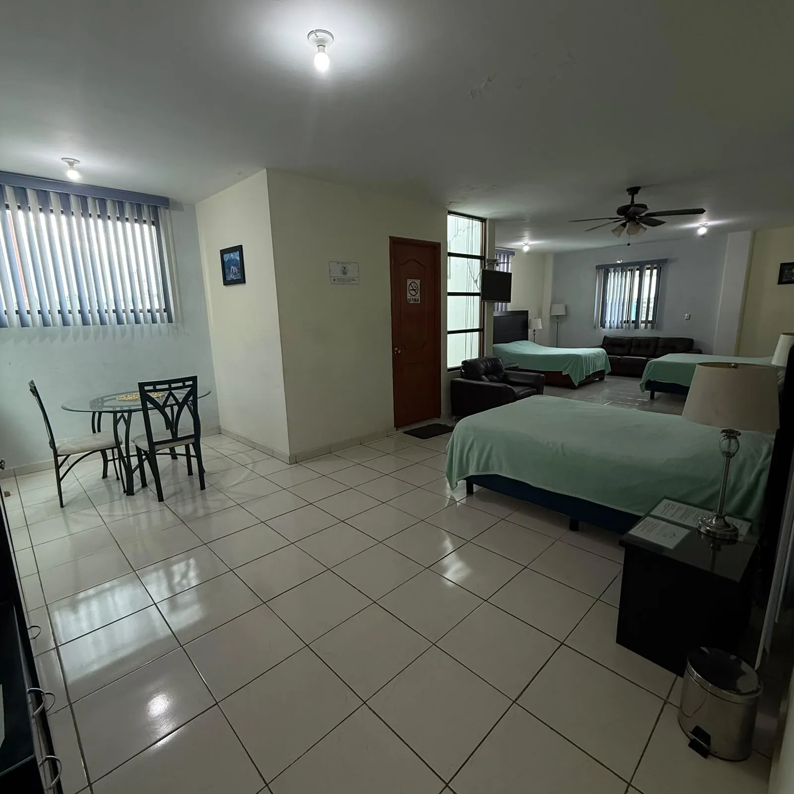 Habitación Triple del Hotel La Parroquia en Tecamachalco