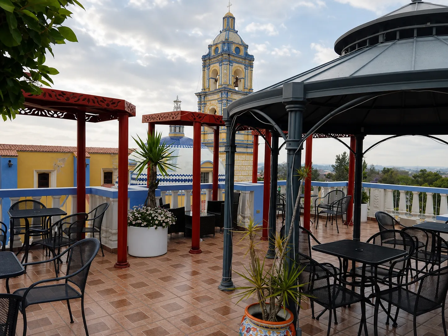 Vista de la cúpula de la Parroquia de la Asunción desde la terraza del hotel
